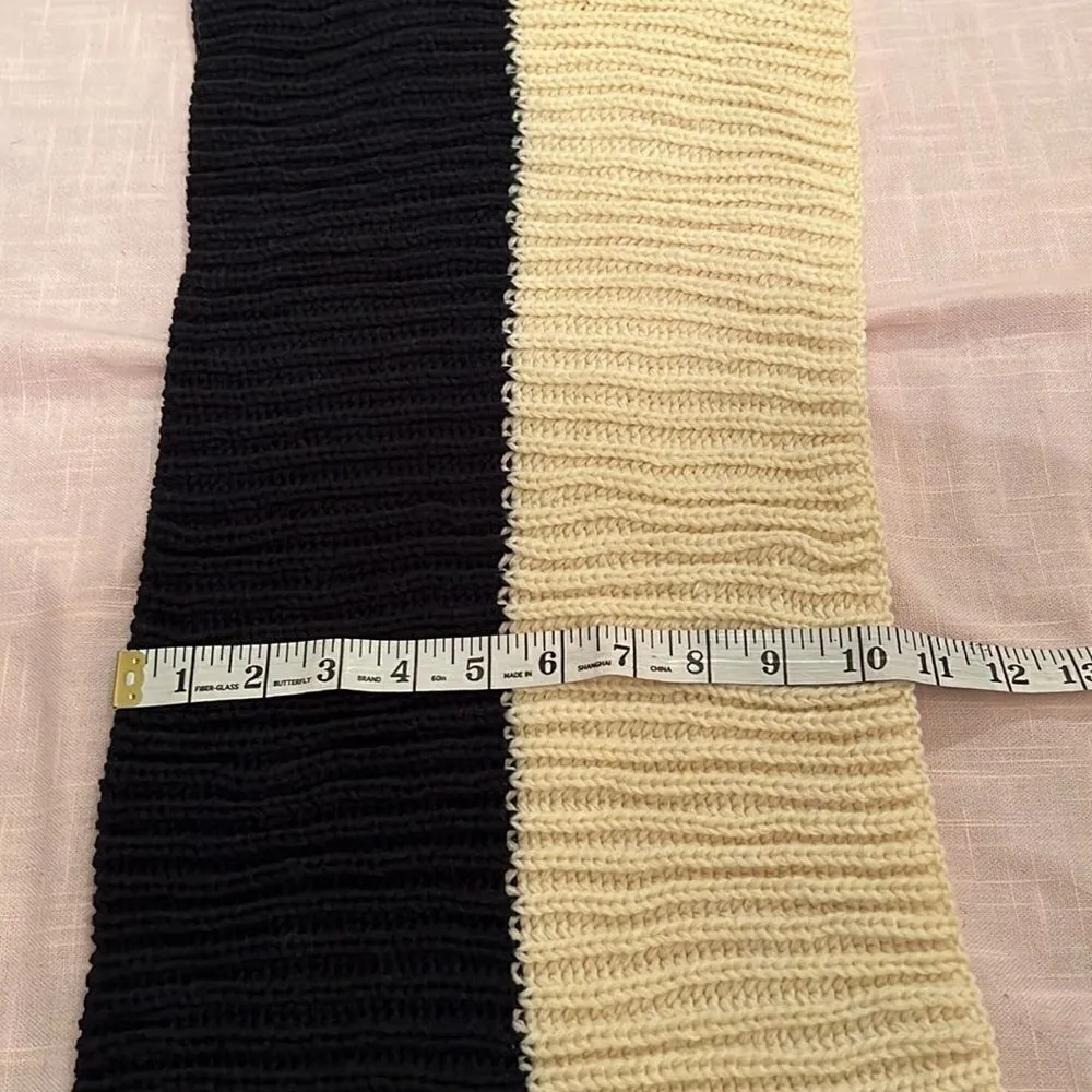 NWOT black and cream knit infinity scarf dress up any outfit while keeping warm - Image 5