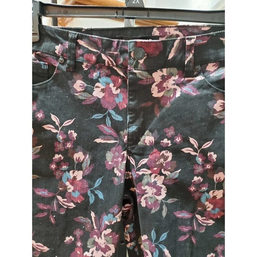 Bandolino Women's Black Floral Cotton Mid Rise Stright Legs Casual Jeans Pant 8 - Image 2