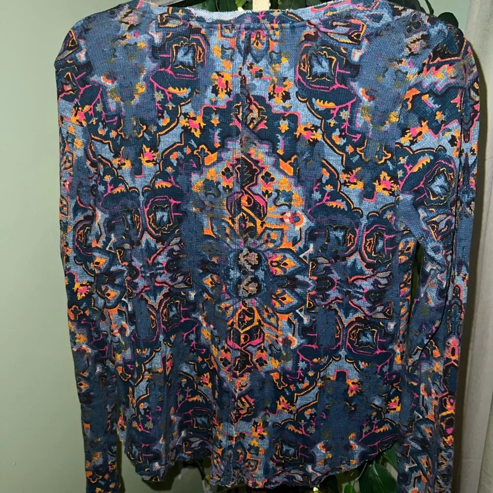 ANTHROPOLOGIE Pilcro Thermal Waffle Knit Medallion V Neck Long Sleeve Top Small - Image 6