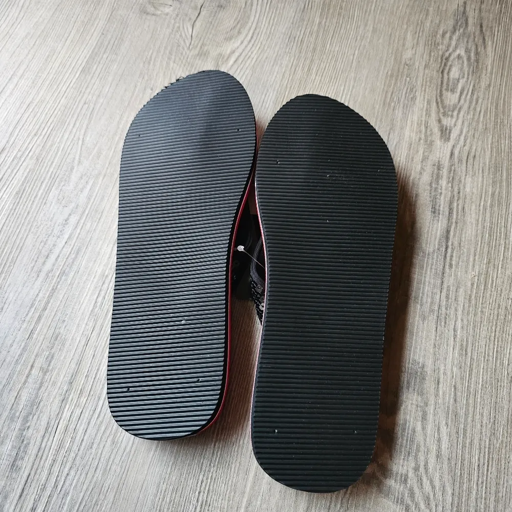 NFL Ladies Atlanta Falcons 9/10 Sequined Flip Flops Red Size 9.5 - Image 4