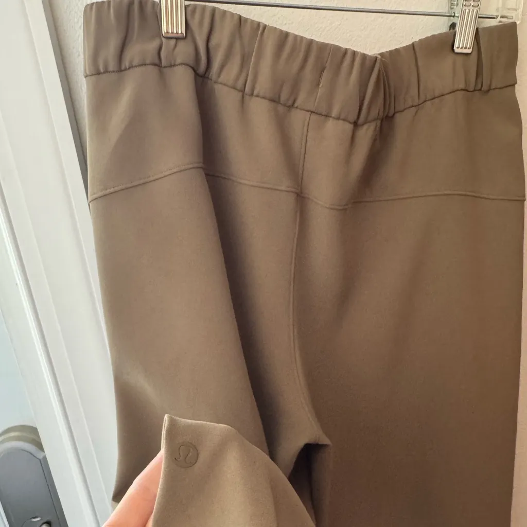 • Lululemon • Women’s On The Fly Wide Leg Pants Size 8  Khaki Tan - Image 6