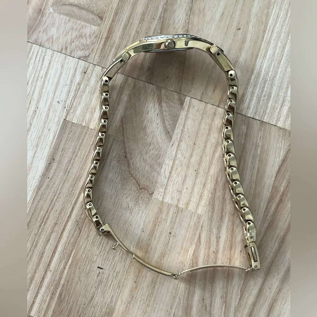 Seiko Solar Stunning Ladies Watch Gold-tone Bracelet Dial Case Crystals Galore - Image 7