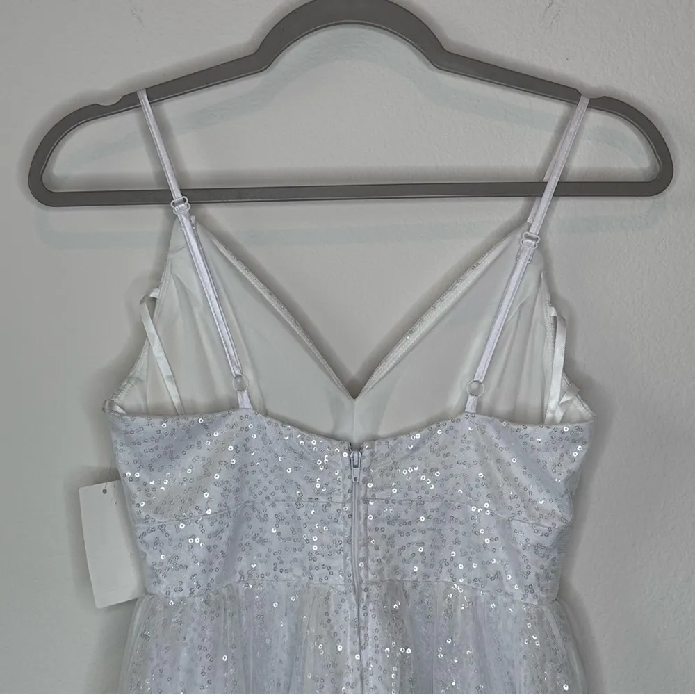 Junior’s Sequin V-neck Gown Size 3 NWT - Image 8