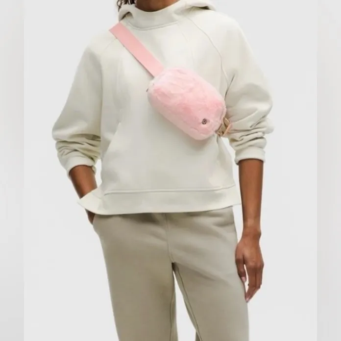 Lululemon NWT Everywhere Belt Bag Plush Fleece Strawberry Milkshake Pink 1L - Image 5