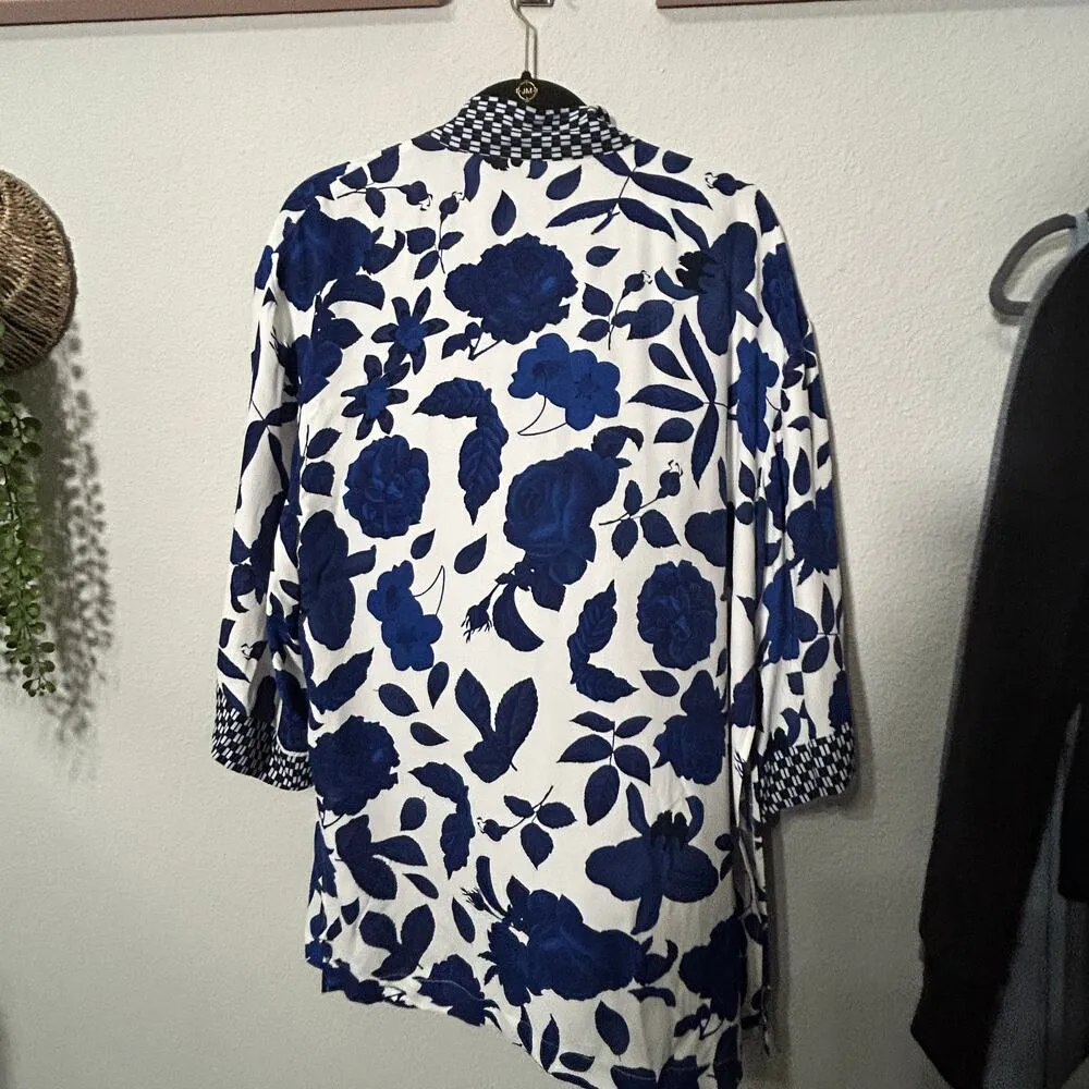 CAbi Botanical Kimono Open Front Tunic Blue White Black Floral Medium Large - Image 4