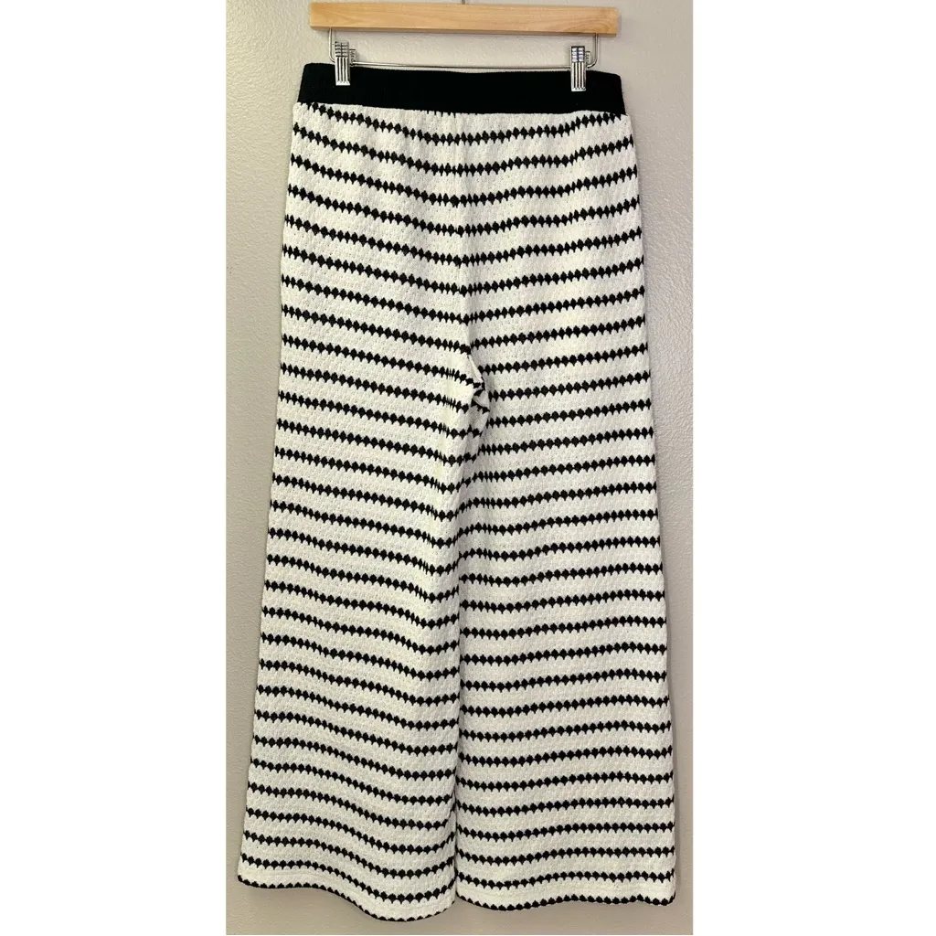 Gemma & Jane Striped Black and White Crochet Knit Wide - Image 6