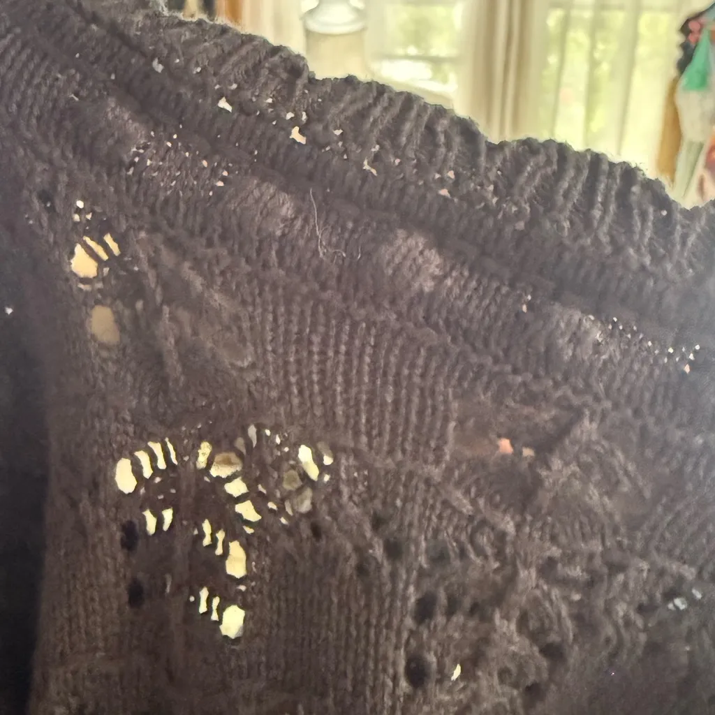 ☀️SUMMER CLEARANCE SALE☀️ French Connection Crochet Cropped Fitted Knit Top - Image 4