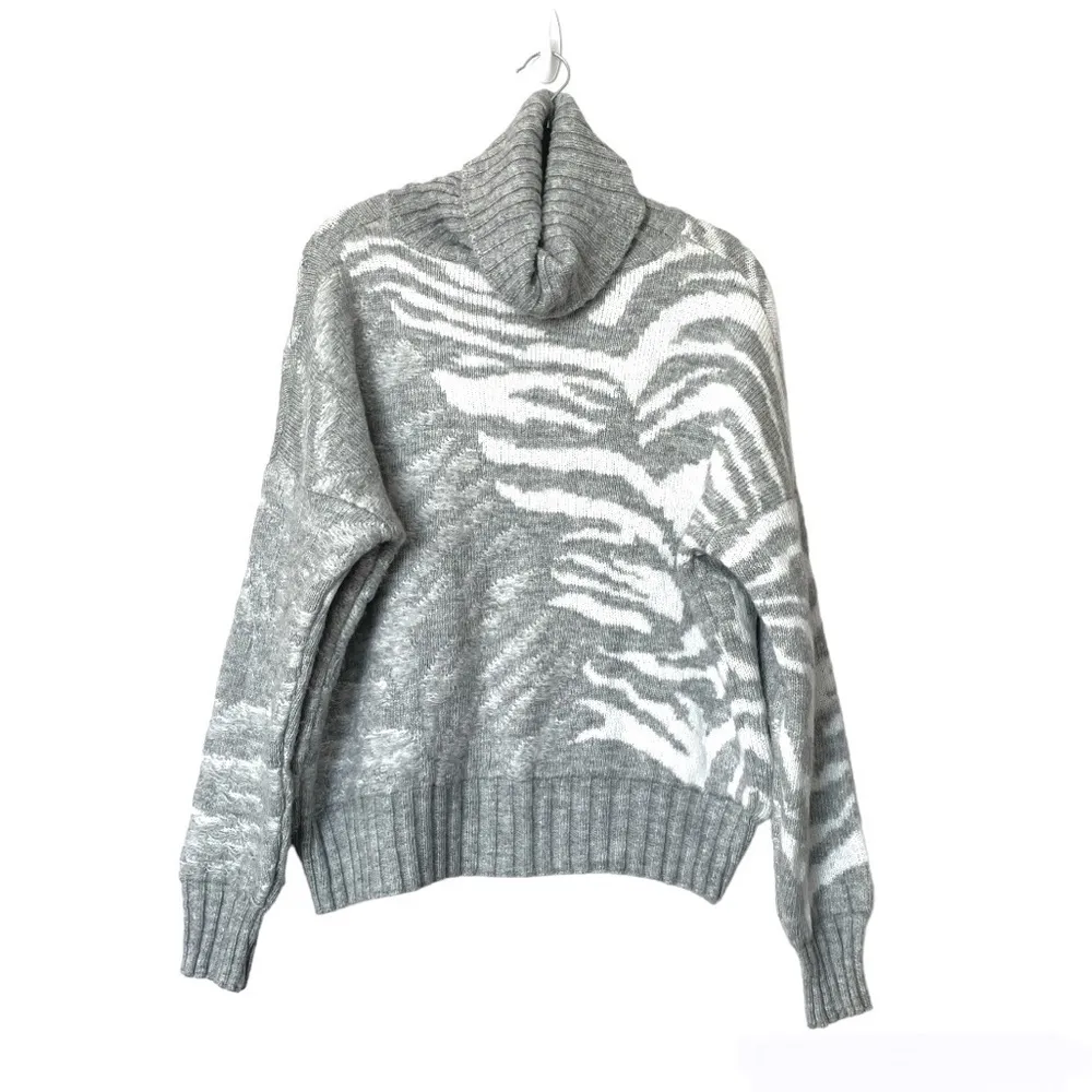 NWT Topshop Funnel Neck Sweater in Gray Tiger Animal Print Size 4-6 - Image 2