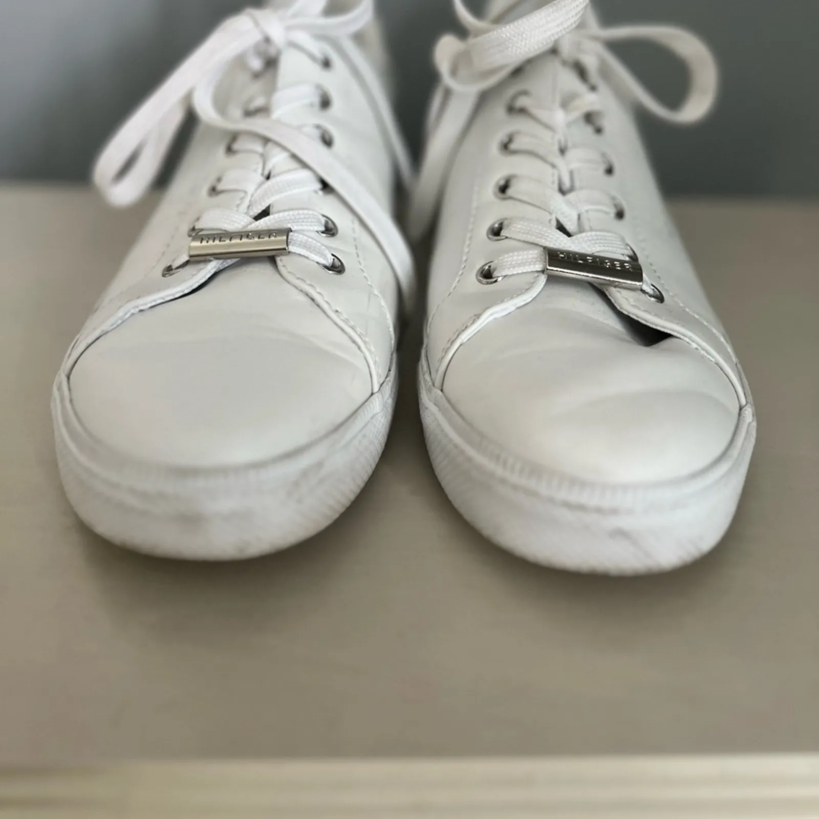 Tommy Hilfiger women's Solid White Leather Sneaker size 9 casual shoe - Image 3