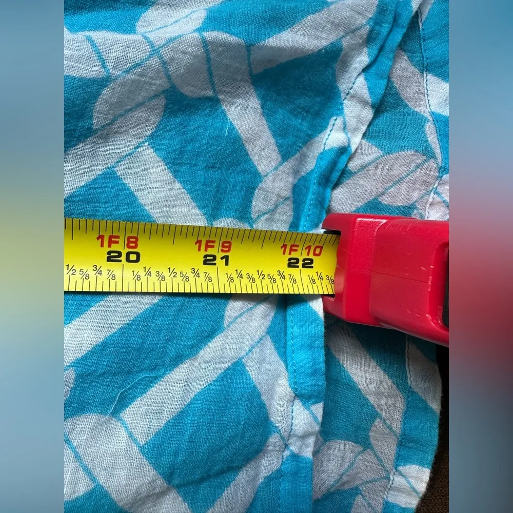 Lexi York Light Blue With White Chains Print Sheer Summer V Neck Top Sz S - Image 11