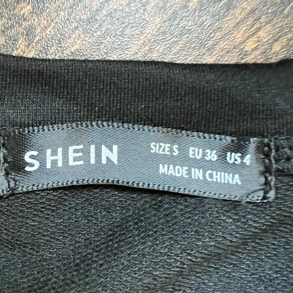 BUNDLE: 1 pullover hoodie woman’s sweatshirt + earrings  Size: S - Image 5