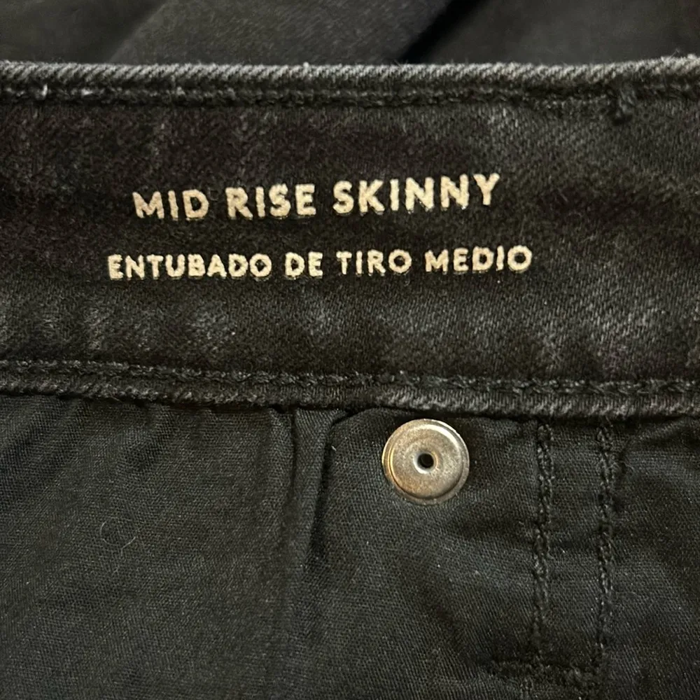 Women's Mid-Rise Skinny Jeans - Universal Thread Black Size 8 - Image 5