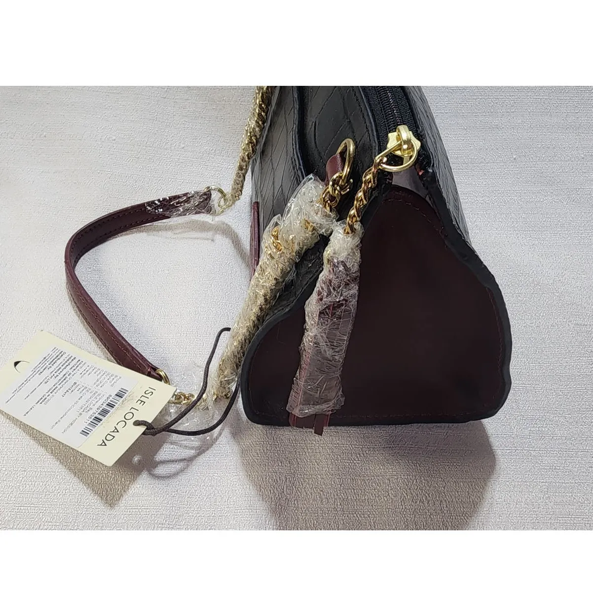 Isle Locada by Hidesign Women's light weigh crossbody handbag sling Black - Image 3