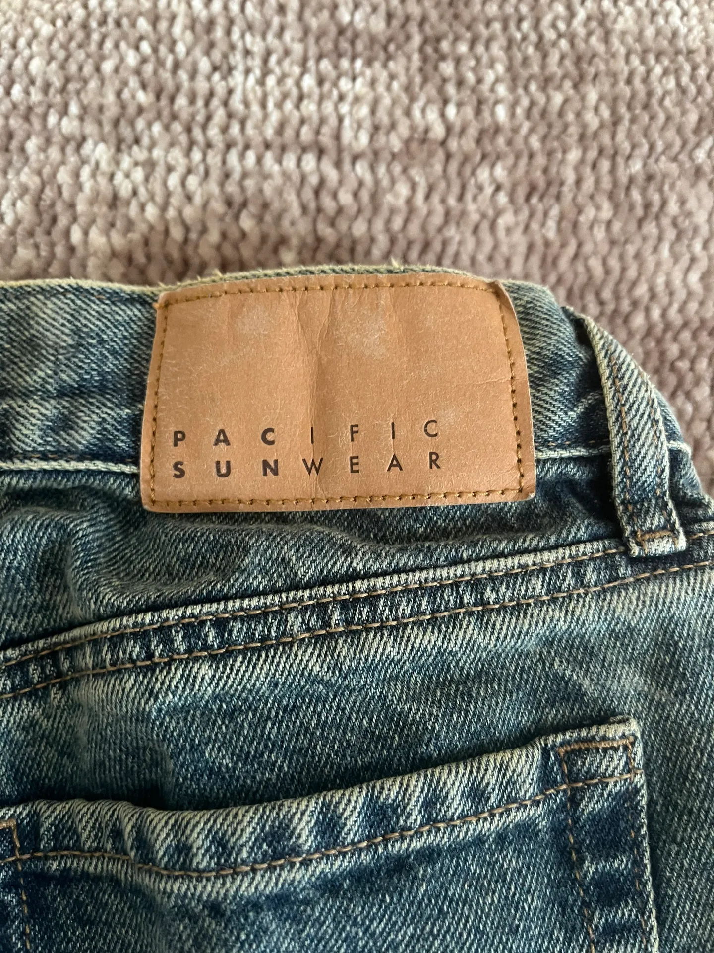 Low Waisted  Jeans - Image 3