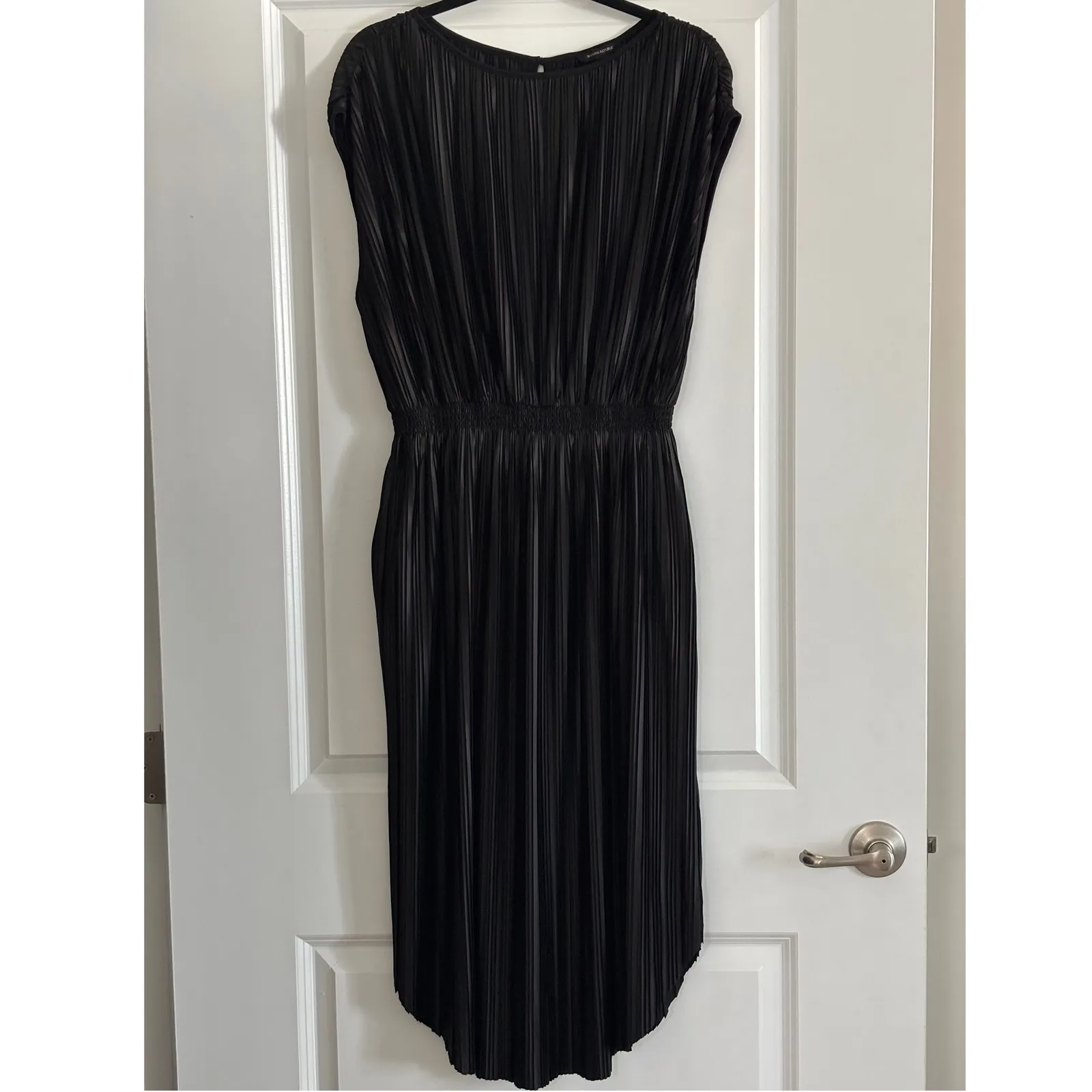 Banana Republic Black Pleated Midi Dress Cap Sleeve Smocked Waist - Image 5