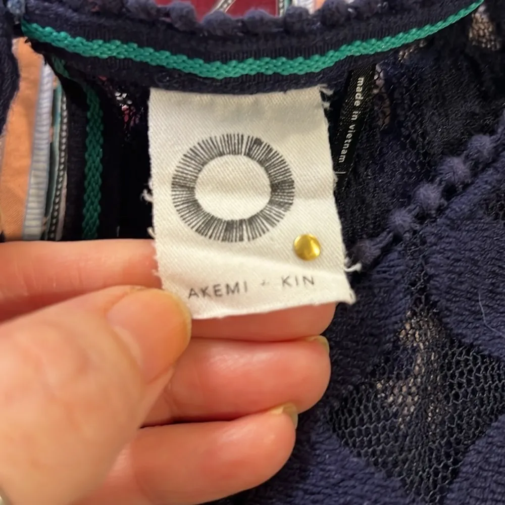 Anthropologie Akemi + Kin Maite Lace Geometric Pattern top size small - Image 8