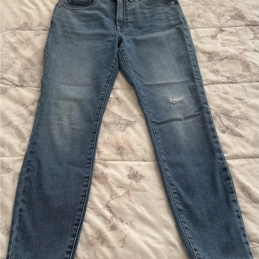 Everlane High Rise Skinny Jeans in Blue medium wash, size 26 ankle distressed - Image 12