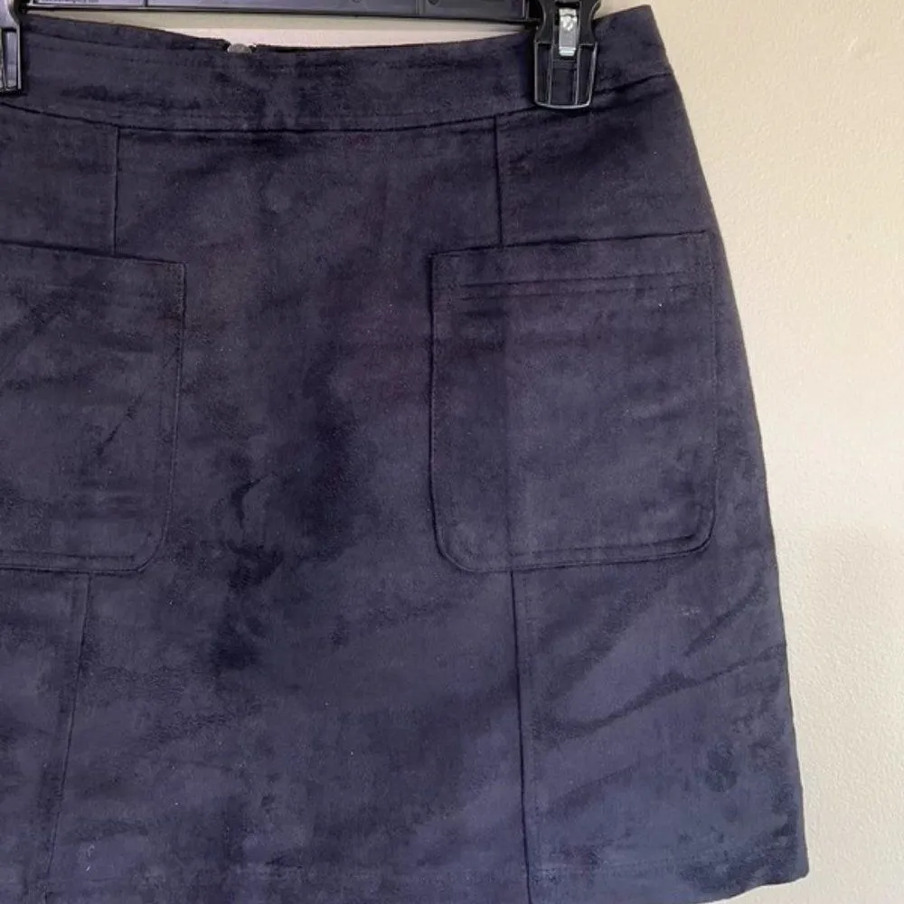 Old Navy size 4 suede mini skirt - Image 2