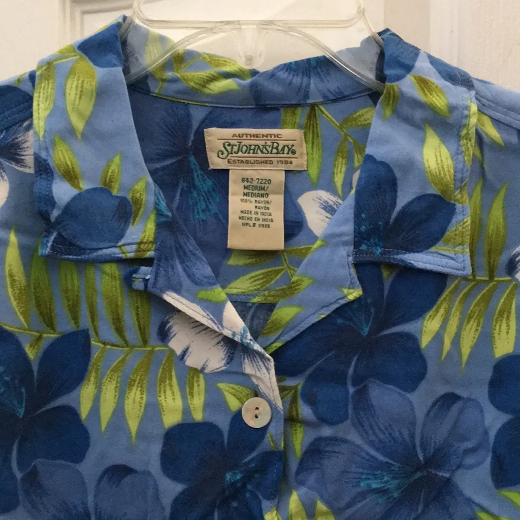 FINAL MARKDOWN St. John’s bay tropical-looking blouse (M) - Image 2
