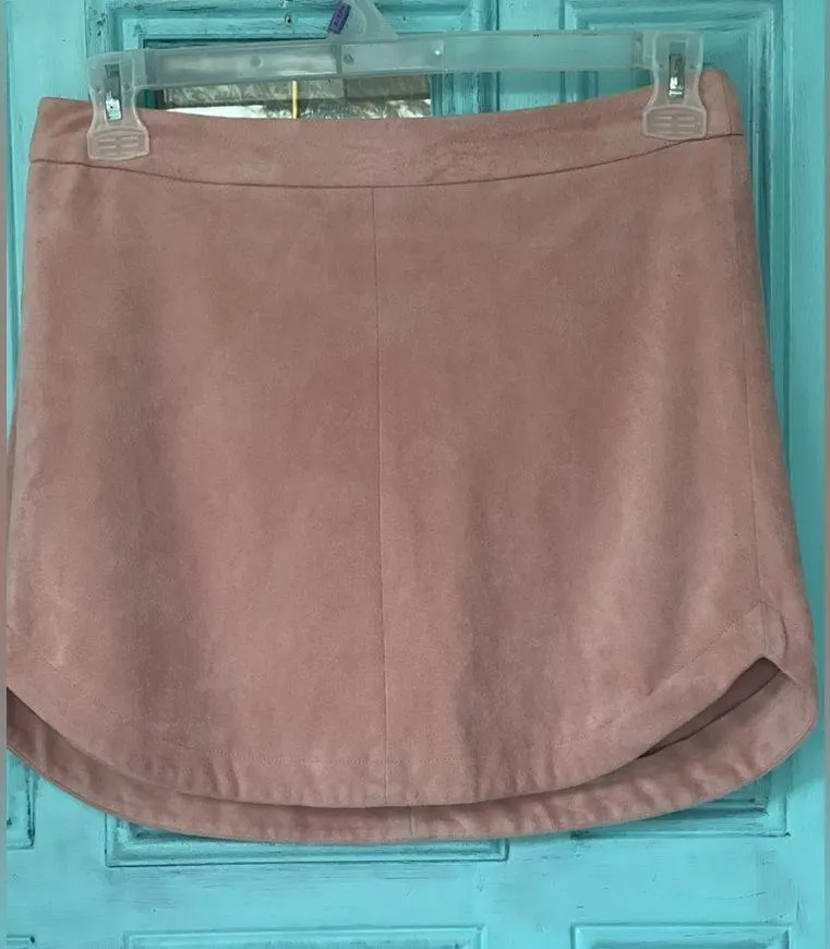 B B Dakota Suede Like Pink skirt size 4 - Image 3