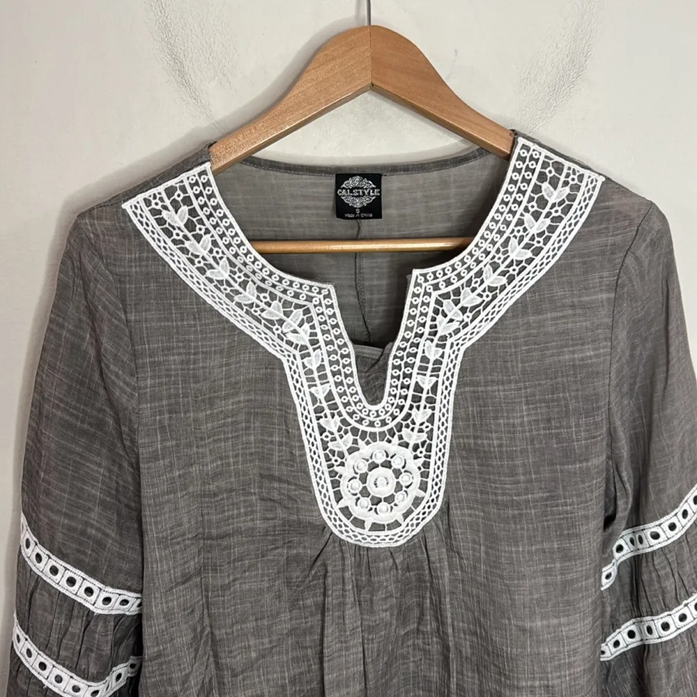 CalStyle Gray Brown White Crochet Trim Style boho popover tunic Size S - Image 3
