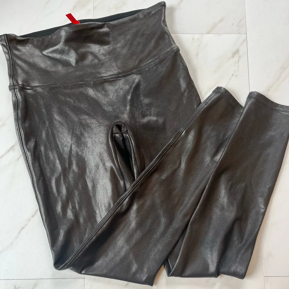 Spanx Black Faux Leather Legging petite medium - Image 3