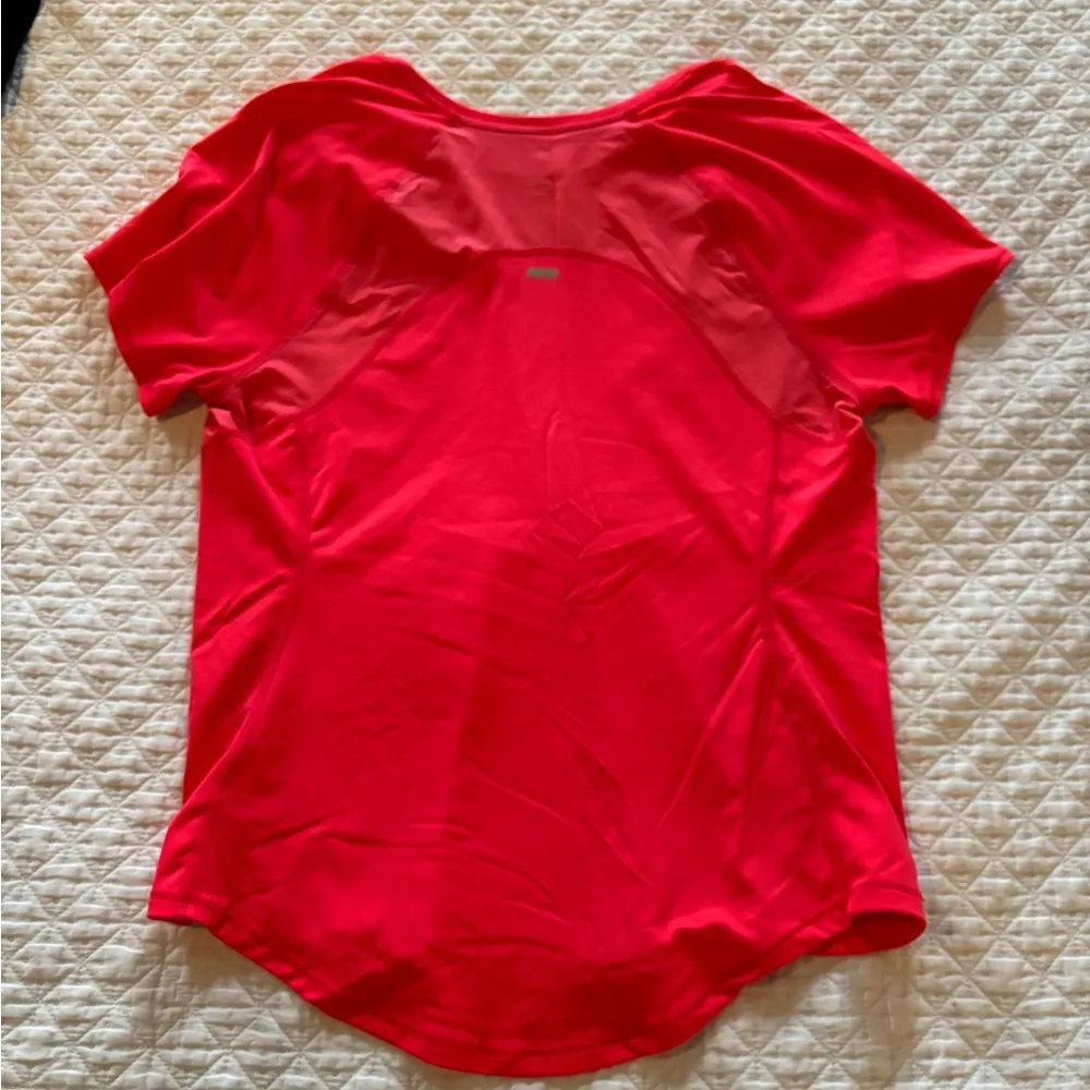 Old Navy Athletic Shirt - Image 3