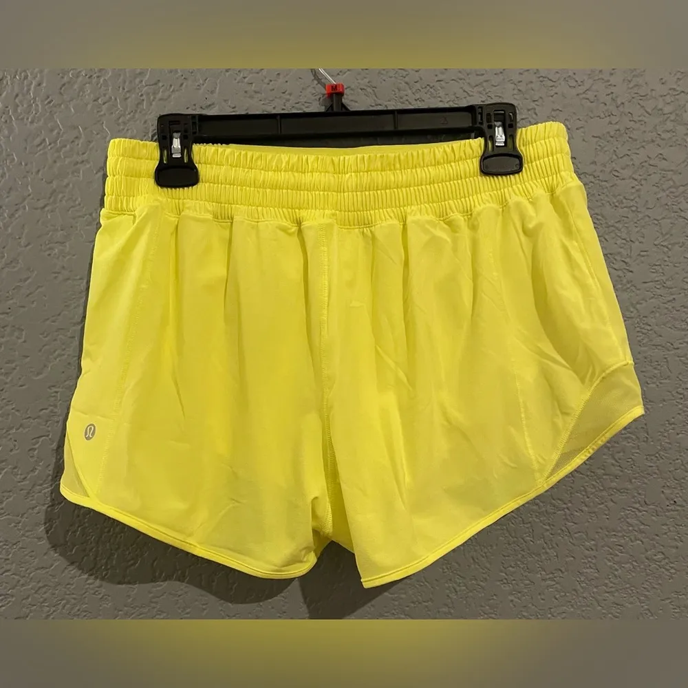 NWT Lululemon Hotty Hot HR 2.5” Lined Size 10 Electric Lemon Color - Image 11