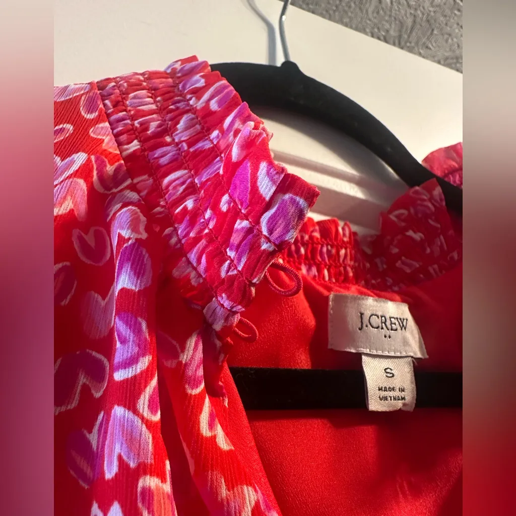 Jcrew keyhole smocked blouse with Red Heart Print - Image 5