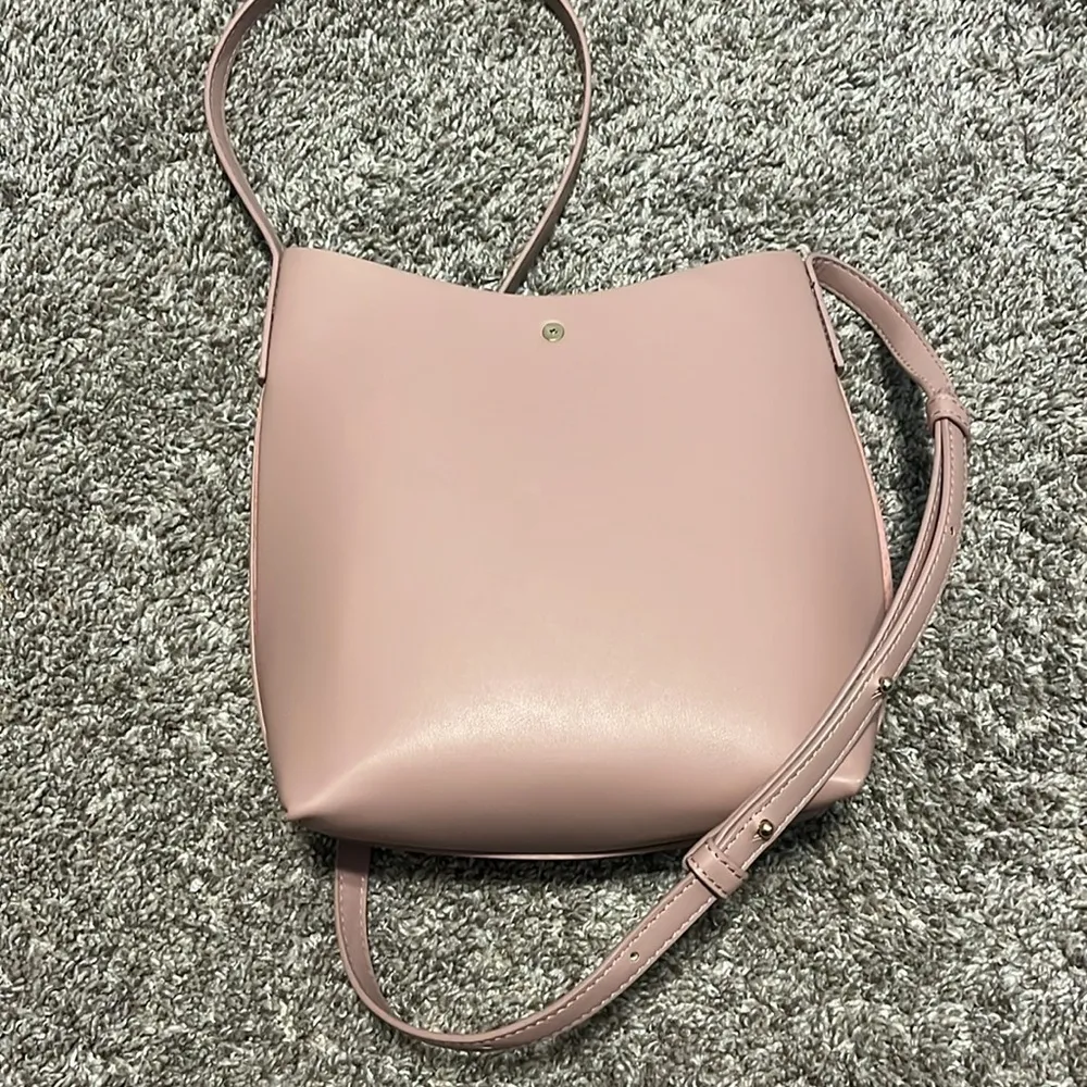 Samara Medium Shoulder Vegan Leather Bag in Peony‎ Pink - Image 9