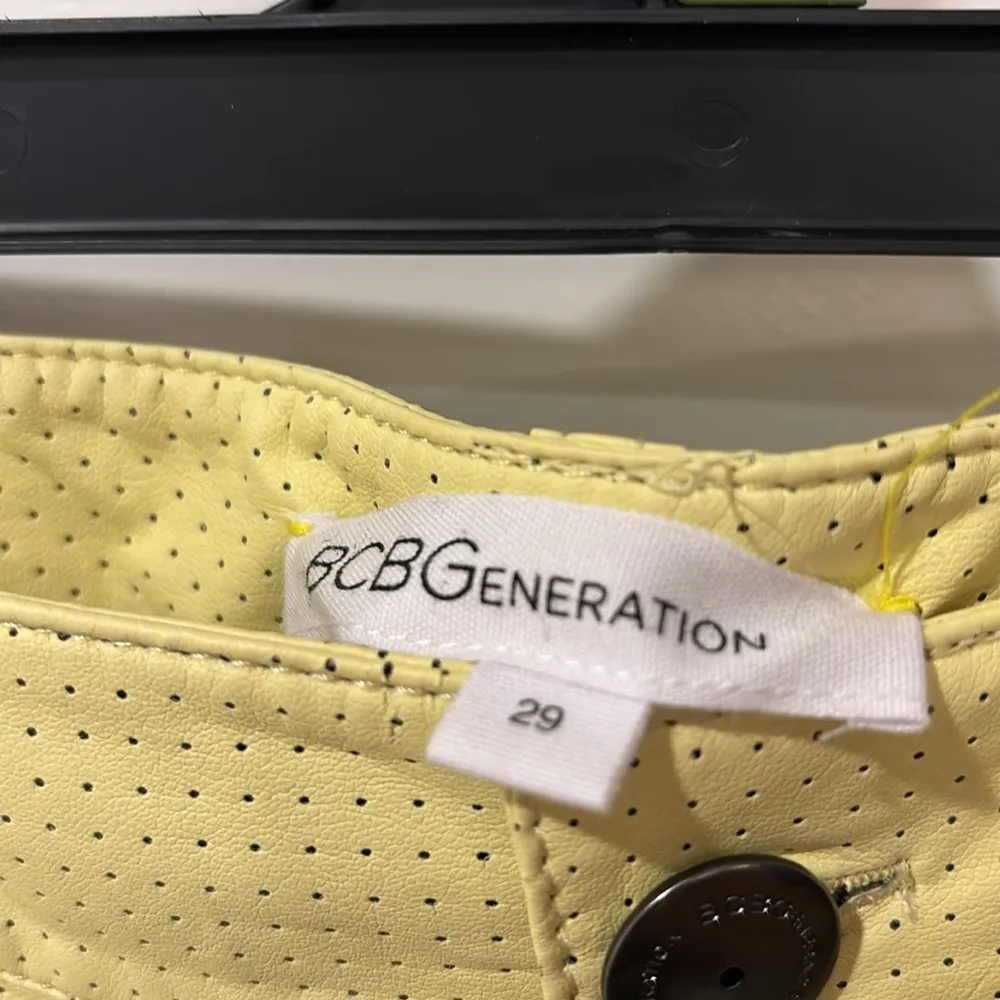 Women’s BCBGeneration yellow shorts Size 29 (NWT) - Image 2