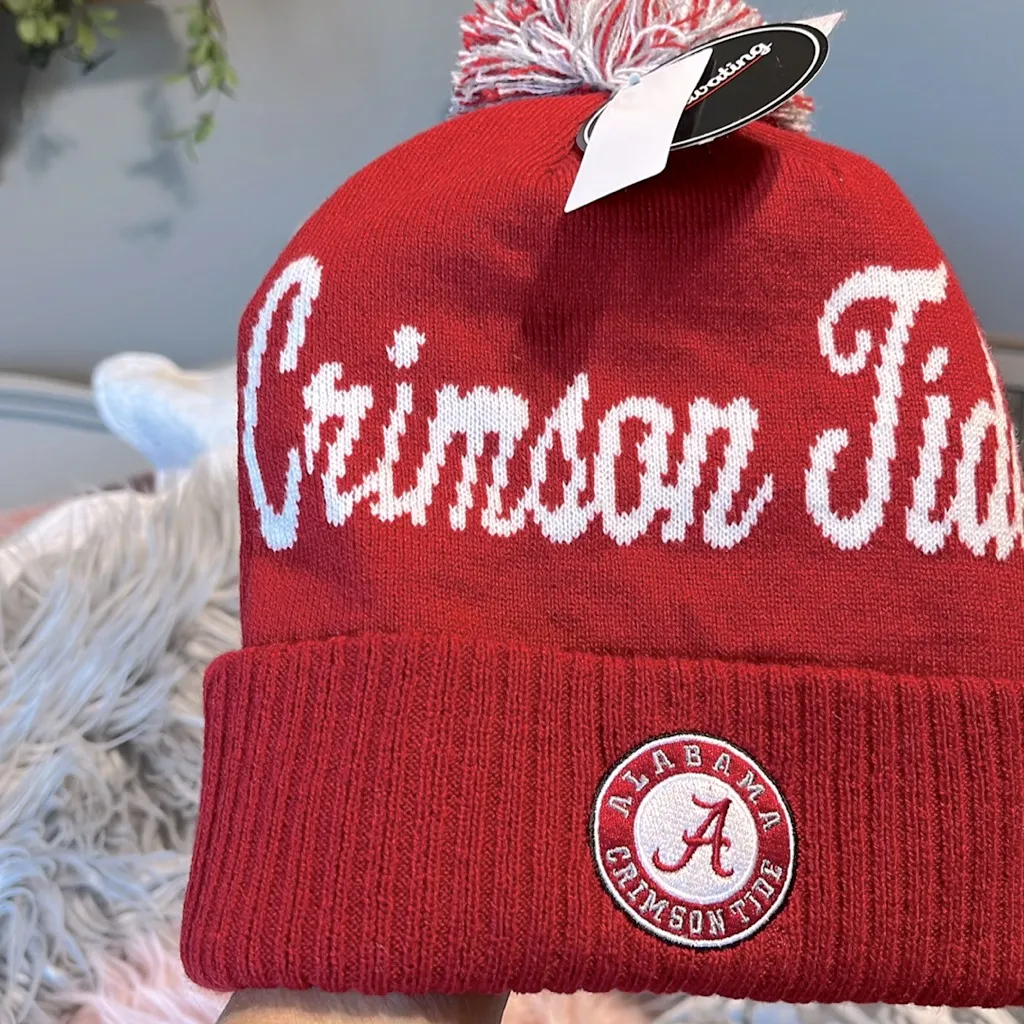 Alabama Crimson Tide Red Winter Cap New Womens - Image 4