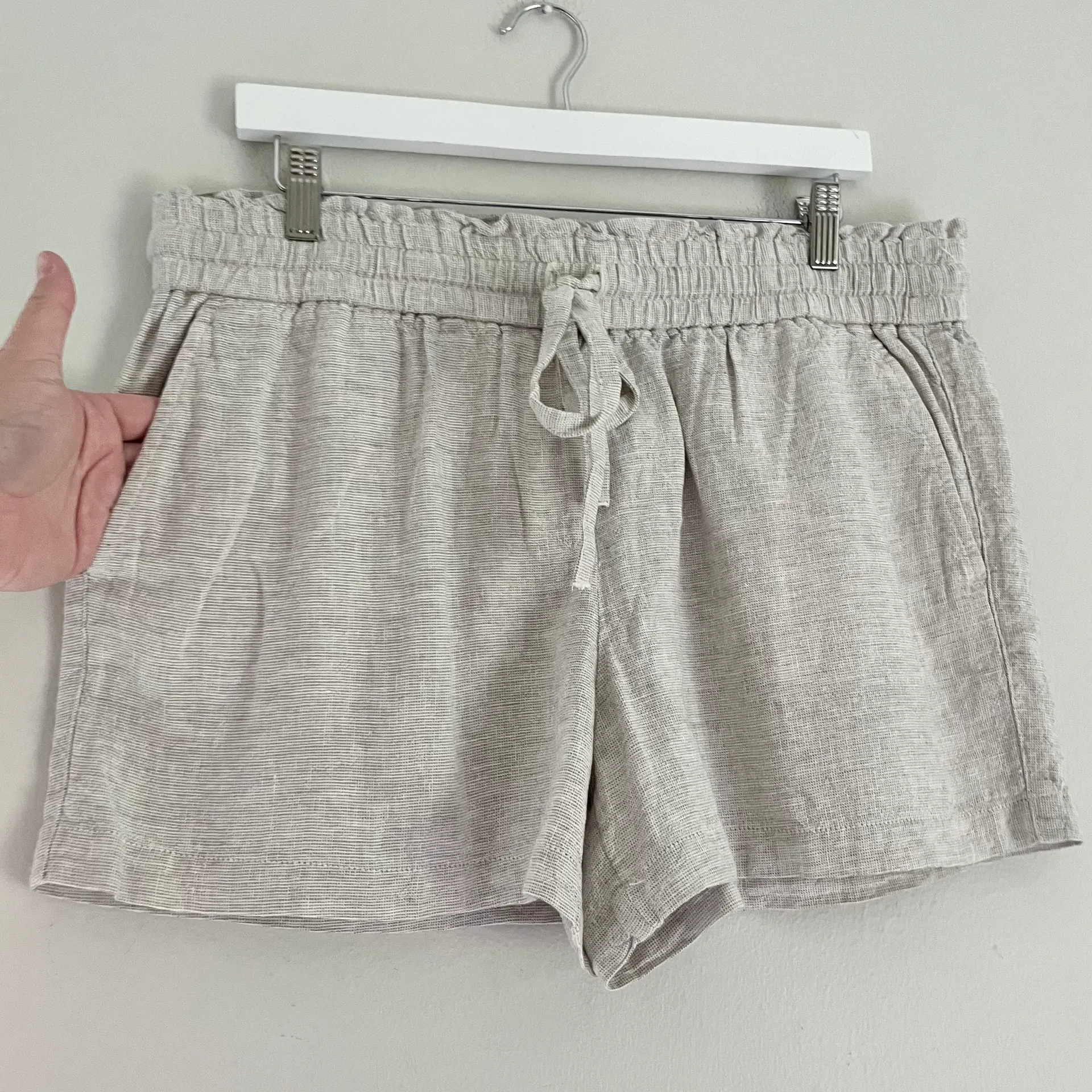 NWT Loft Outlet Linen Blend Drawstring Waist Shorts Grey Beige Size Large - Image 4