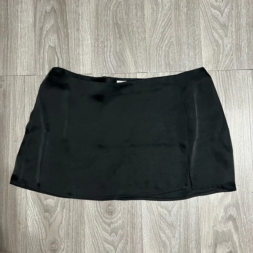 Abound  Sleek Black Mini Skirt - Image 2
