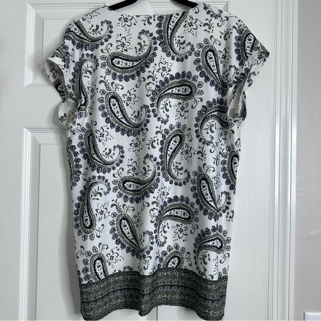 Green & White Paisley Print Women's Shirt Size Large - Image 2