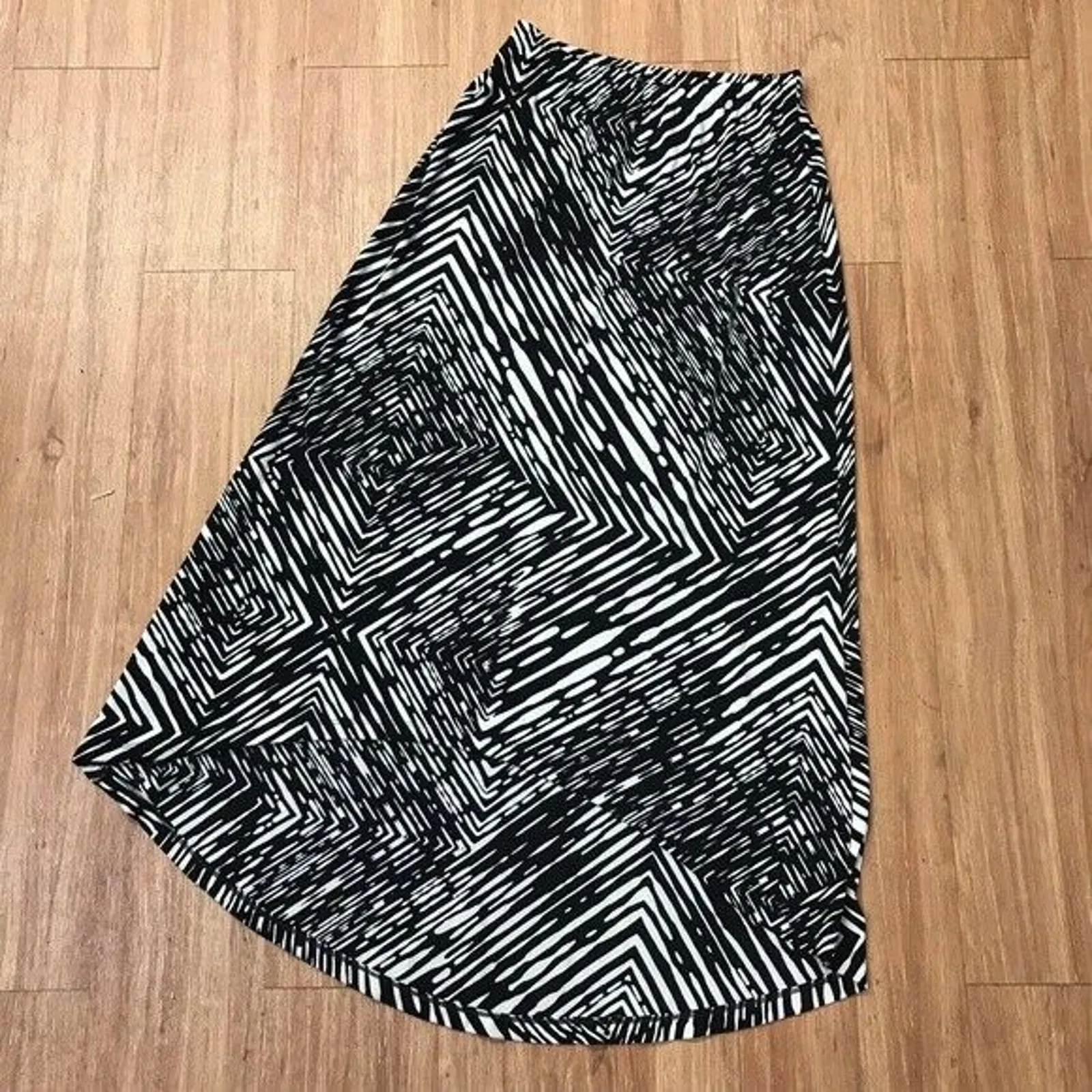 Chico's Travelers Skirt Size‎ 0 S 4 Zebra Sharkbite Stretchy Knit Black White - Image 5