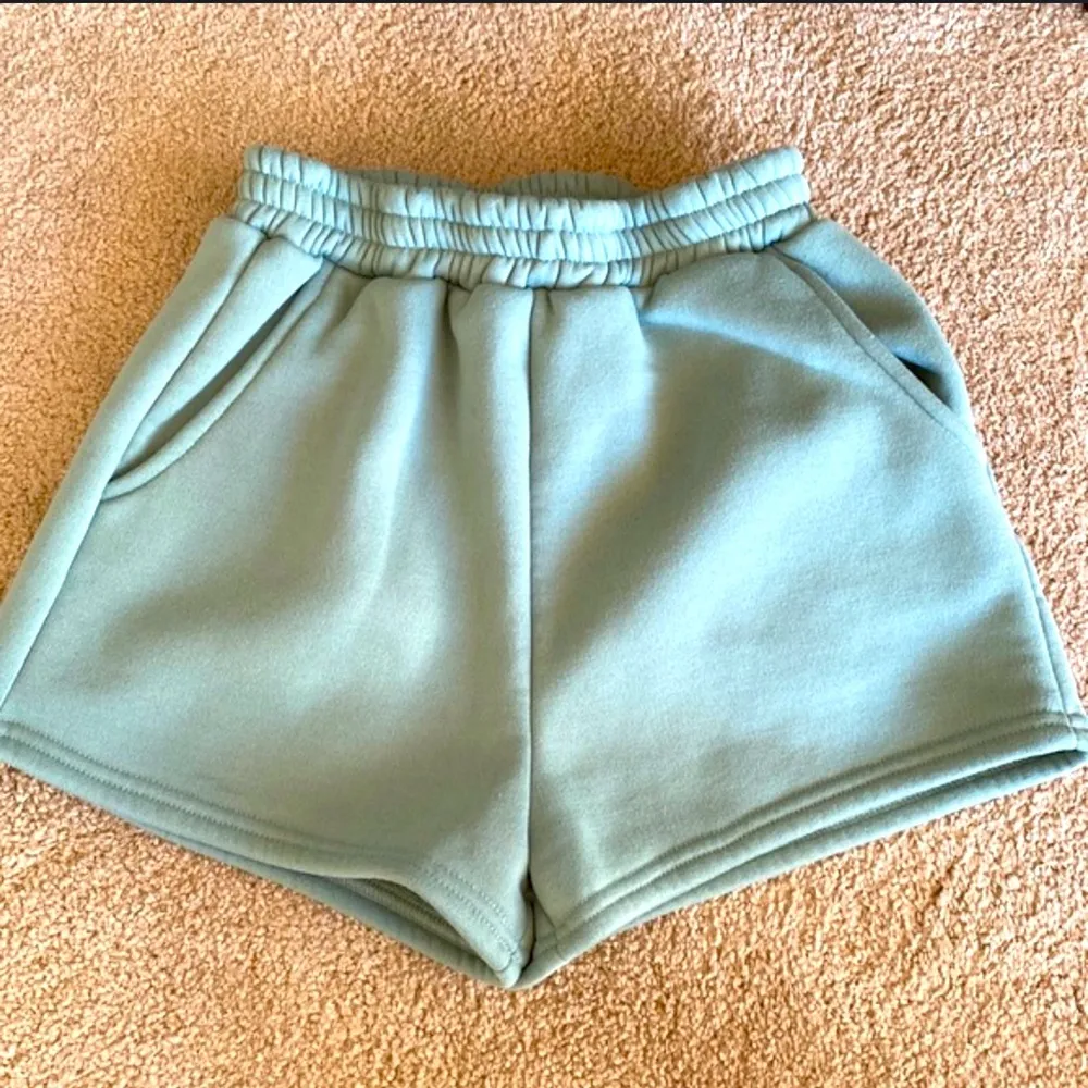 Aritzia Wilfred Free Sail poplin micro sweat shorts!! Size XS - Image 2