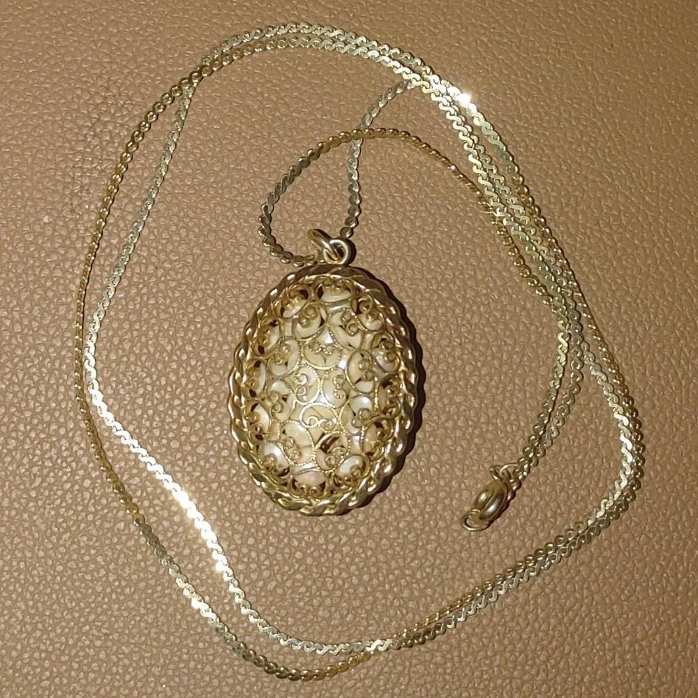 Oval Pendant Necklace Vintage Gold Tone Filigree Faux Pearl Embellished Elegant - Image 3