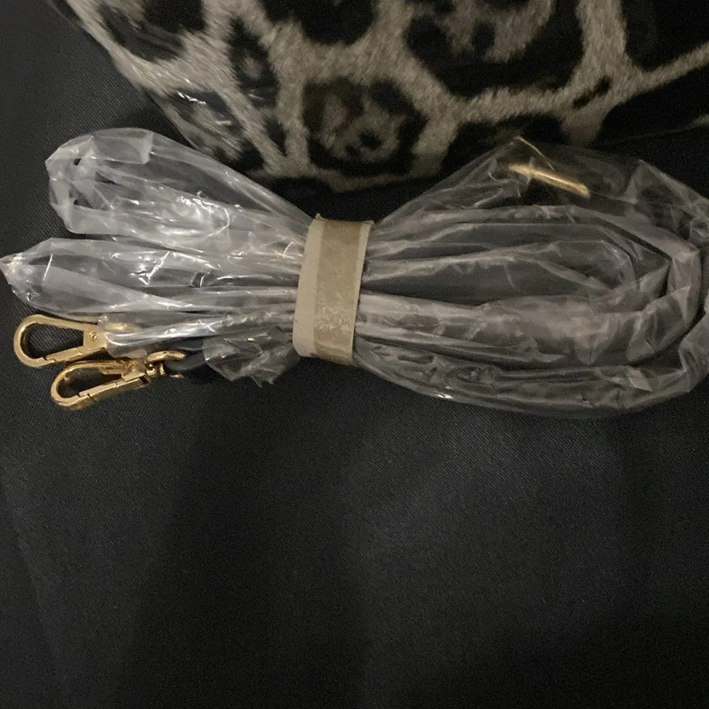 UNBRANDED MOB WIFE PURSE BIG STUDDED CLOSURE NEW SHOULDER STRAP Leopard Print Black - Image 7