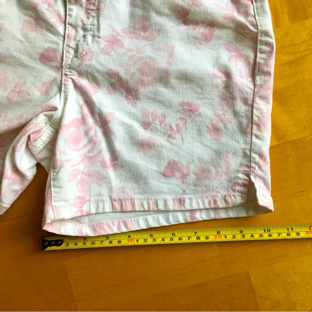 Artisan NY Floral Mid Rise Shorts, Ivory, Cream, Pastel Pink, Size 6 - Image 15