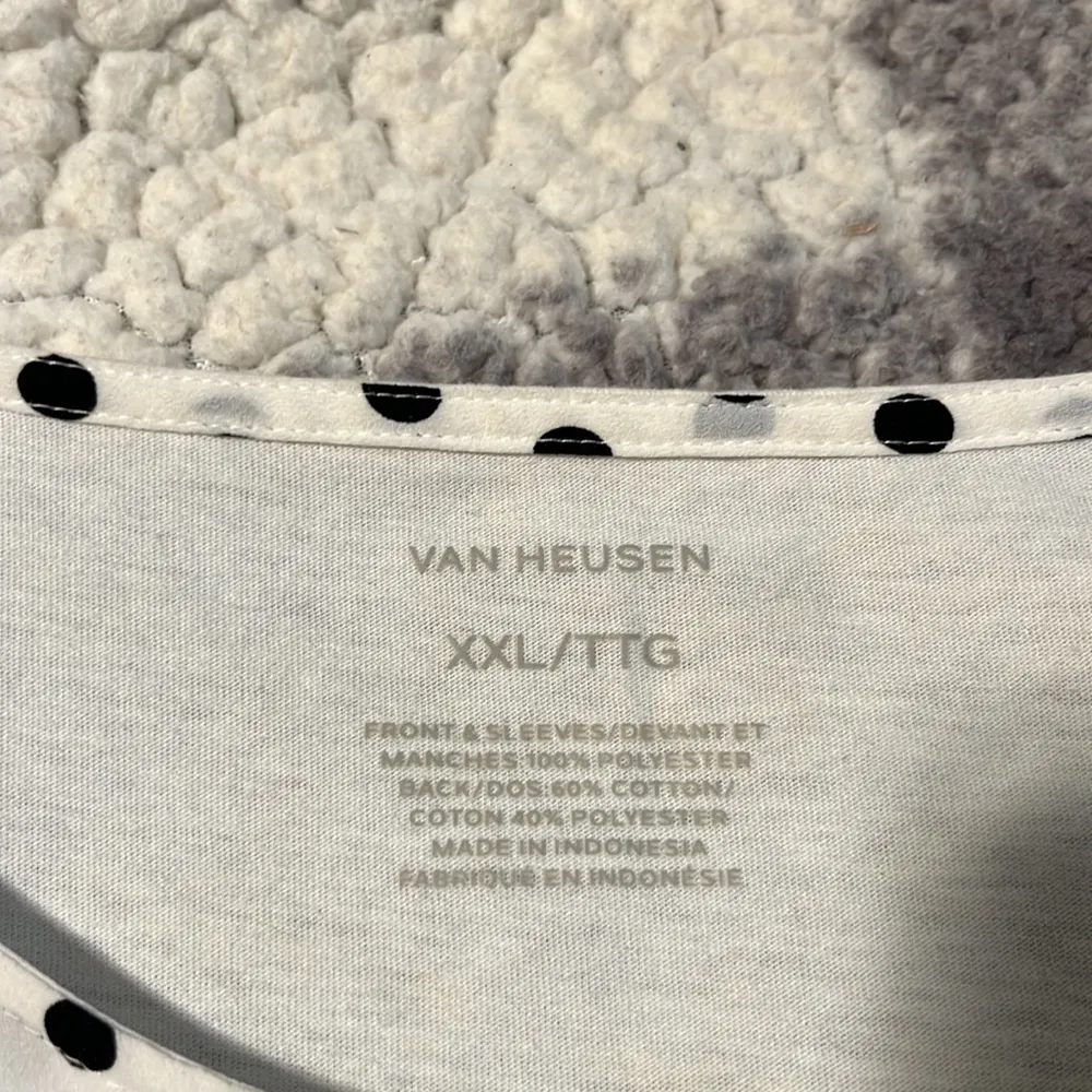 Van-Heusen Women’s Polka Dot V neck blouse Size XXL - Image 7