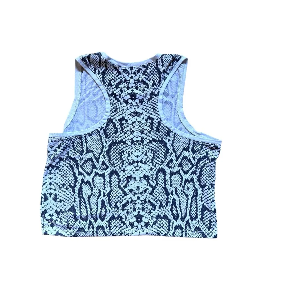 Guess Leopard Print Snake Print Monochrome Crop Top Size Medium - Image 2