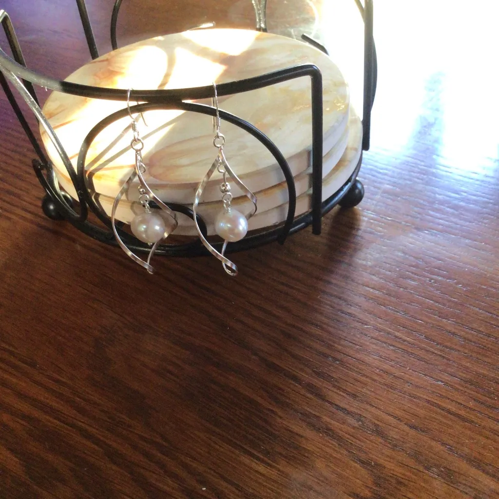 HP💝Freshwater Pearl Sterling Silver drop earrings White - Image 3