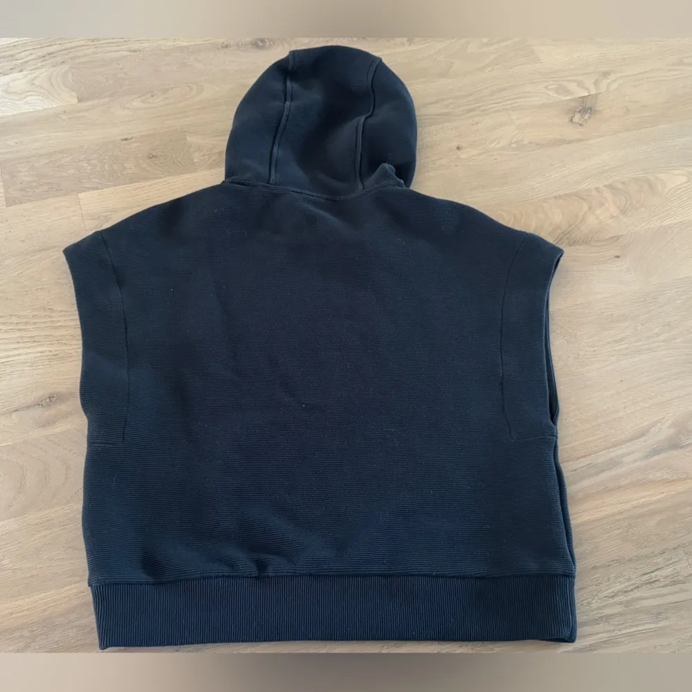 Varley plains sleeveless hoodie black size small - Image 9