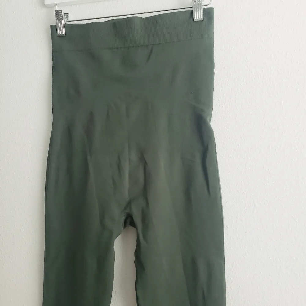 Blanqi Everyday Maternity Belly Rise Semi Cropped Leggings Green Size M - Image 6