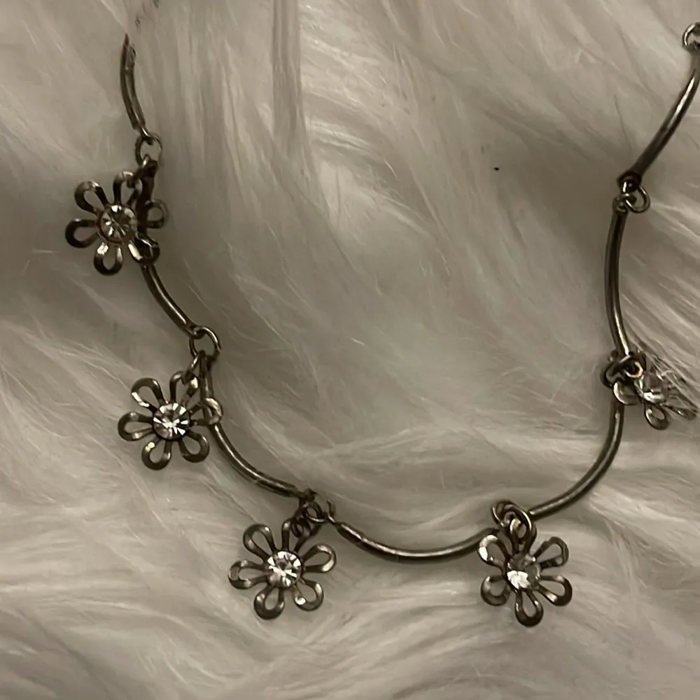 Floral Silver Tone Necklace - Image 2