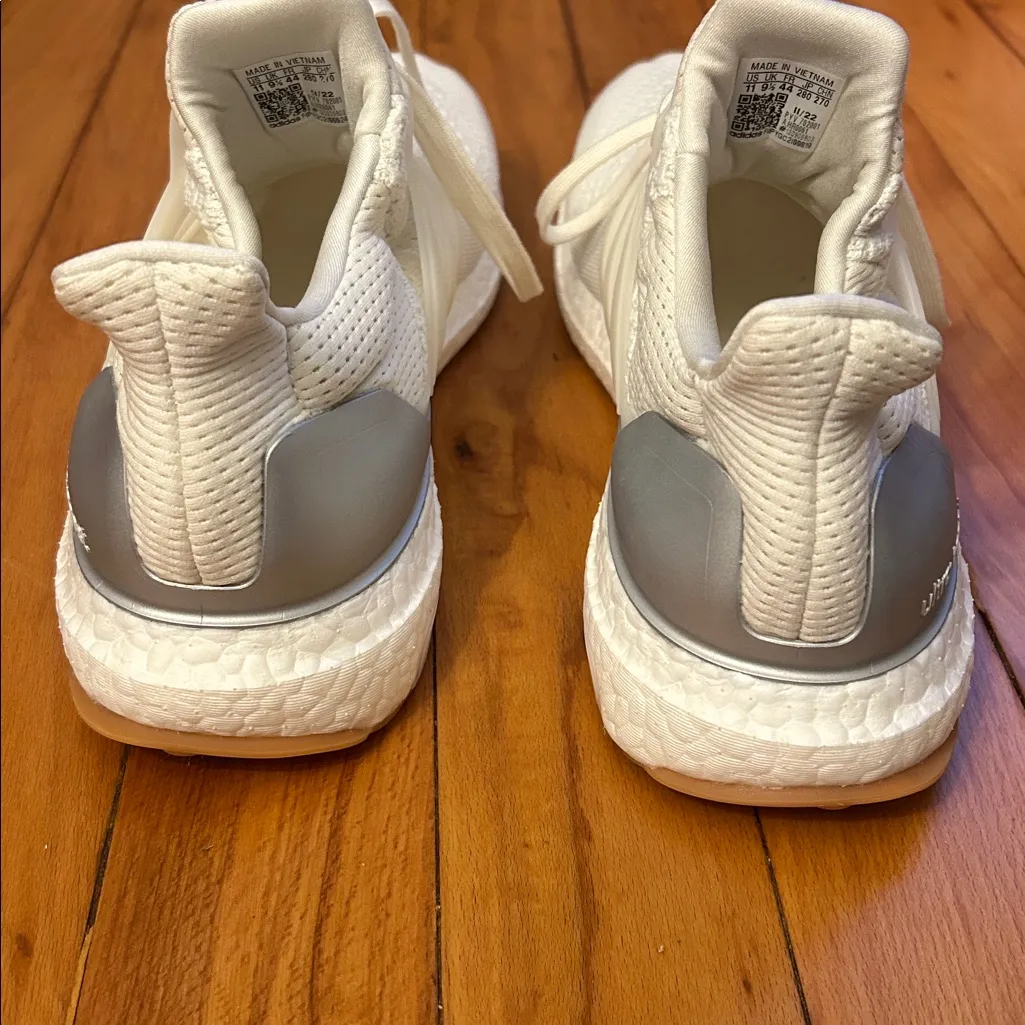 NWOT Adidas White Ultraboost Sneakers - Image 7