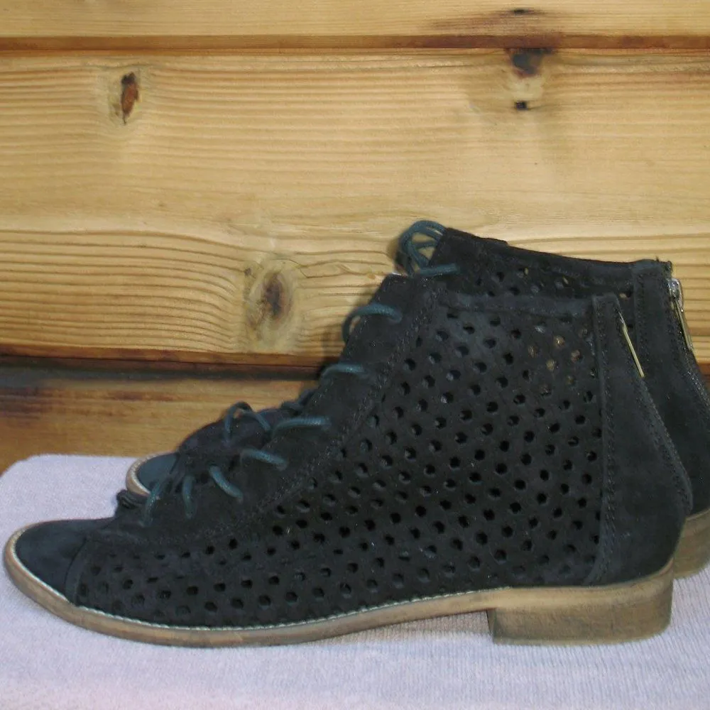 Musse & Cloud Black Laser Cut Booties - Image 5
