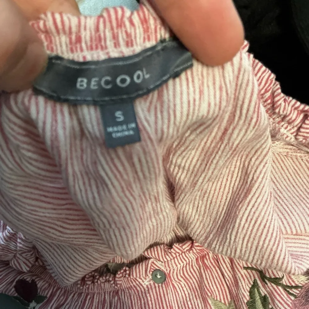 Be cool  striped & embroidered flowers belly top - Image 2