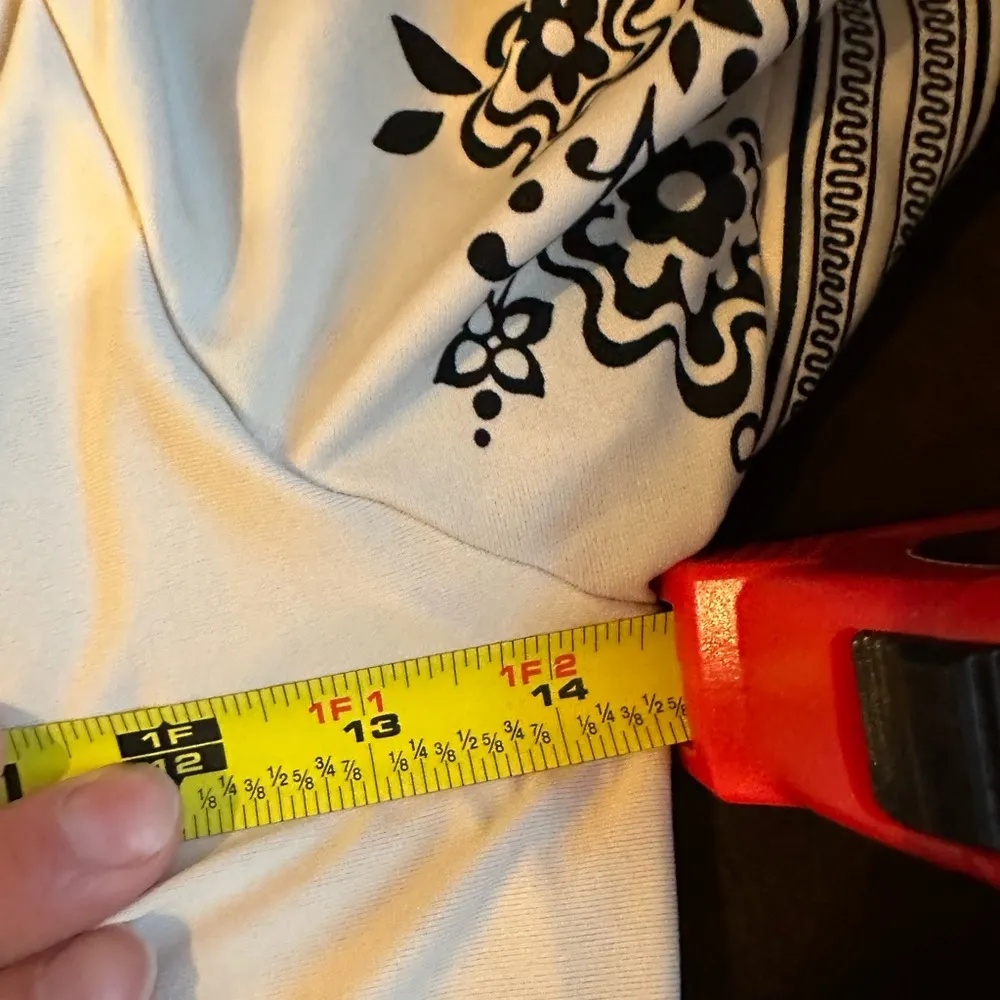 BCBG MaxAzria Jersey Kent RapFront Top SZ XS Cream Color W Black Floral … - Image 10